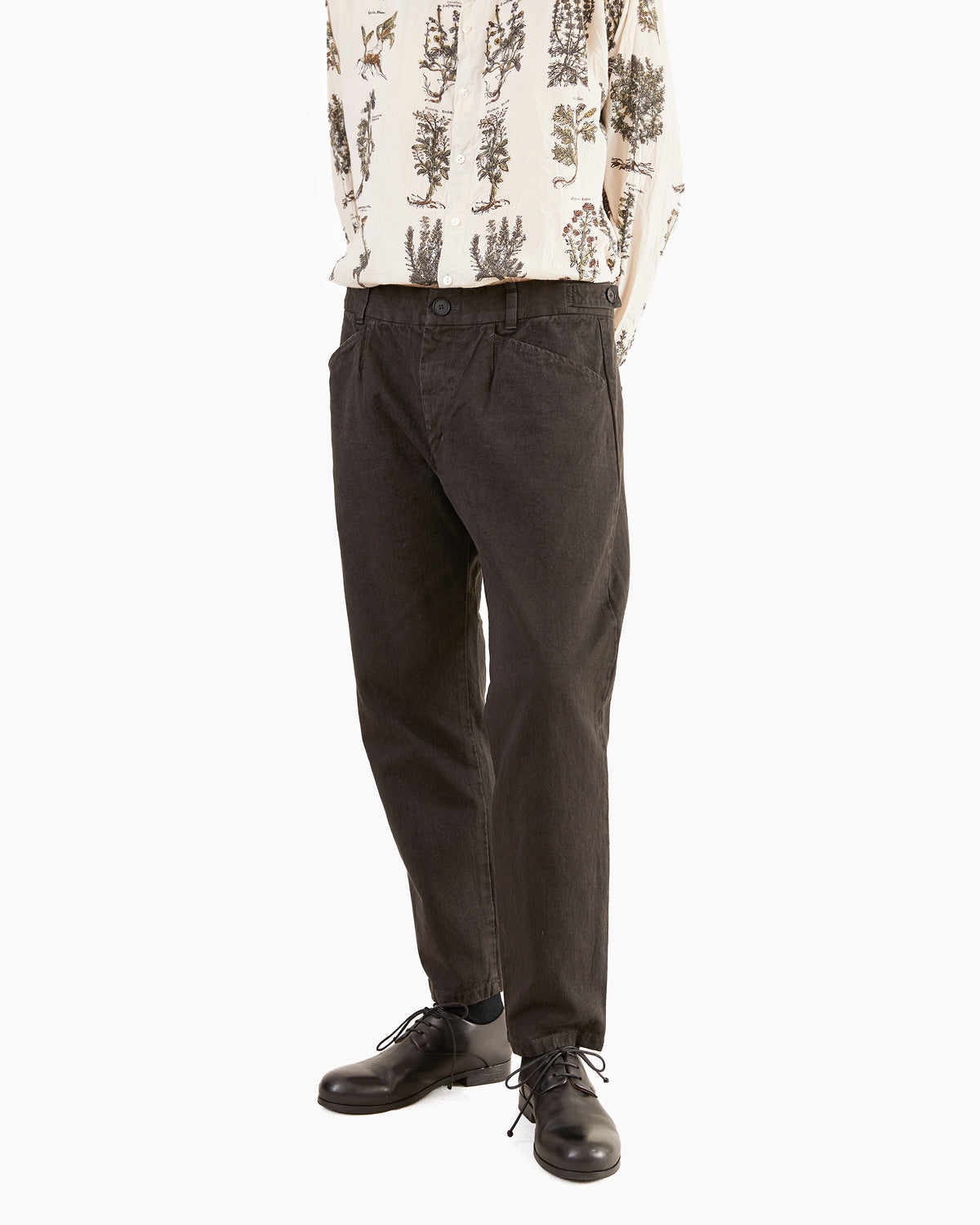 Pas de Calais Organic Cotton/Linen Twill Loose Slim Pants in Black