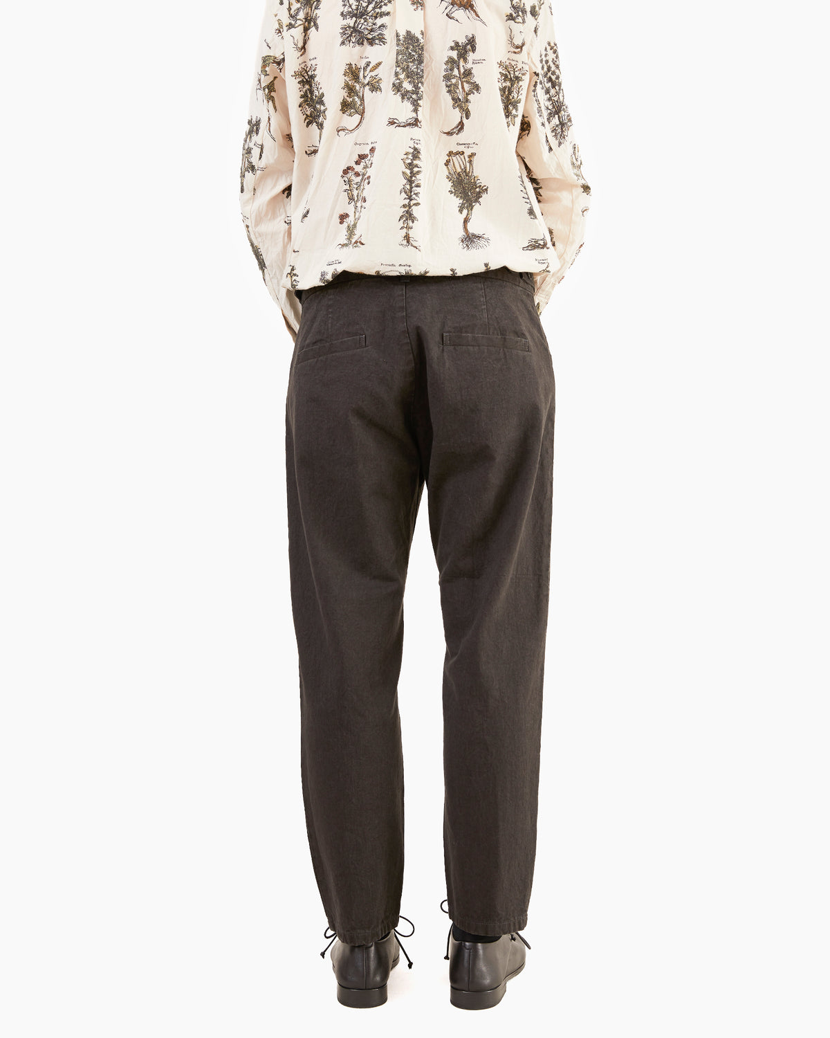 Pas de Calais Organic Cotton/Linen Twill Loose Slim Pants in Black