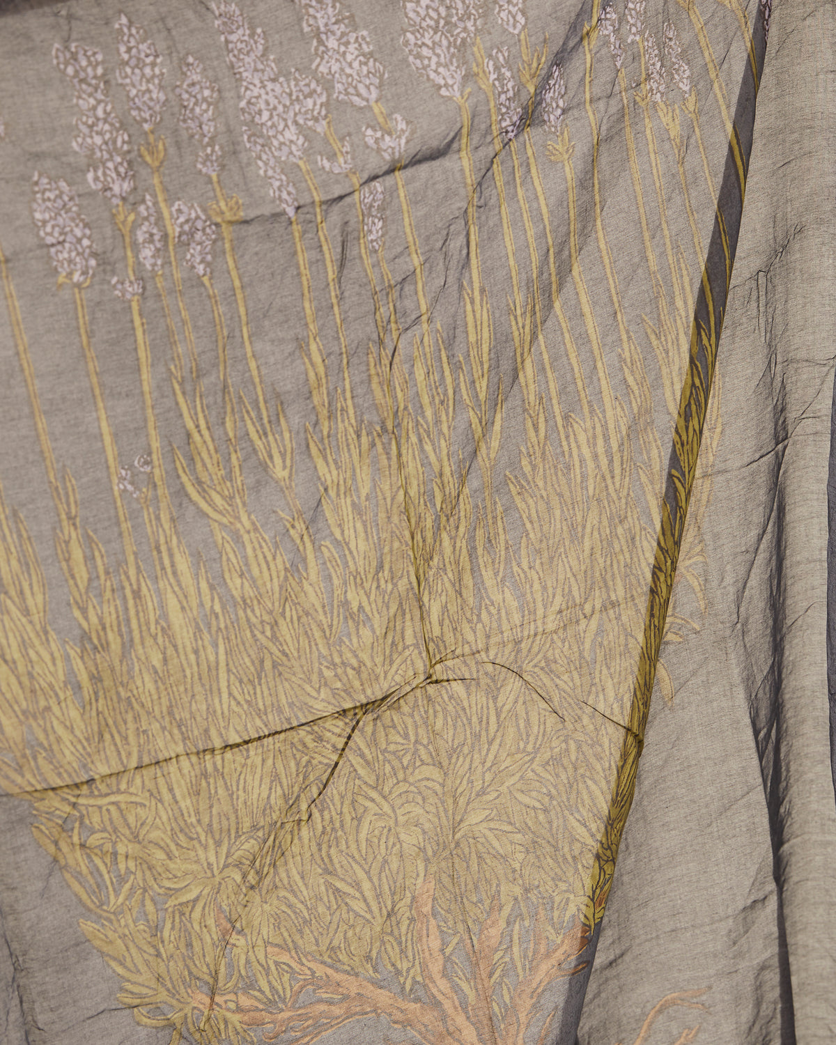 Pas de Calais Cotton-Silk Lavender Print Scarf in Charcoal