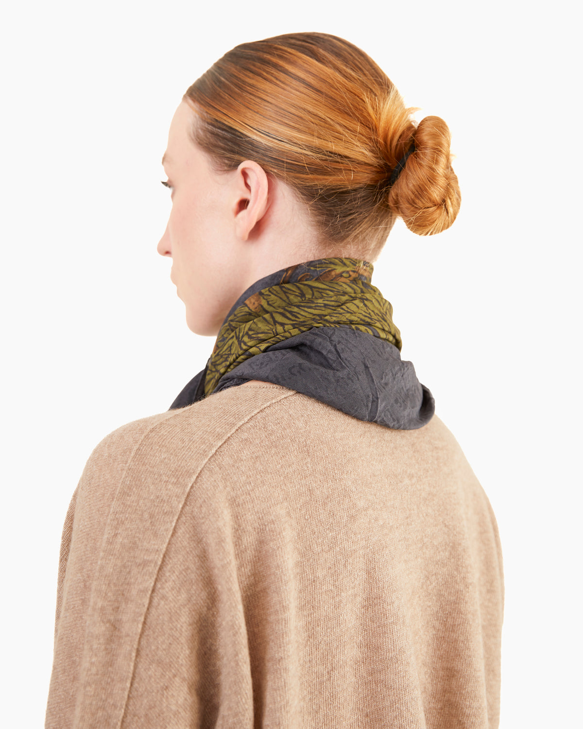 Pas de Calais Cotton-Silk Lavender Print Scarf in Charcoal