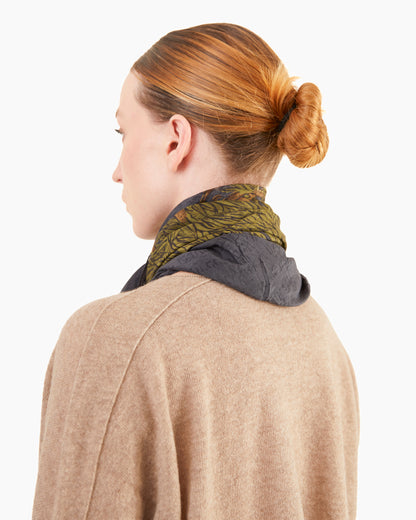 Pas de Calais Cotton-Silk Lavender Print Scarf in Charcoal