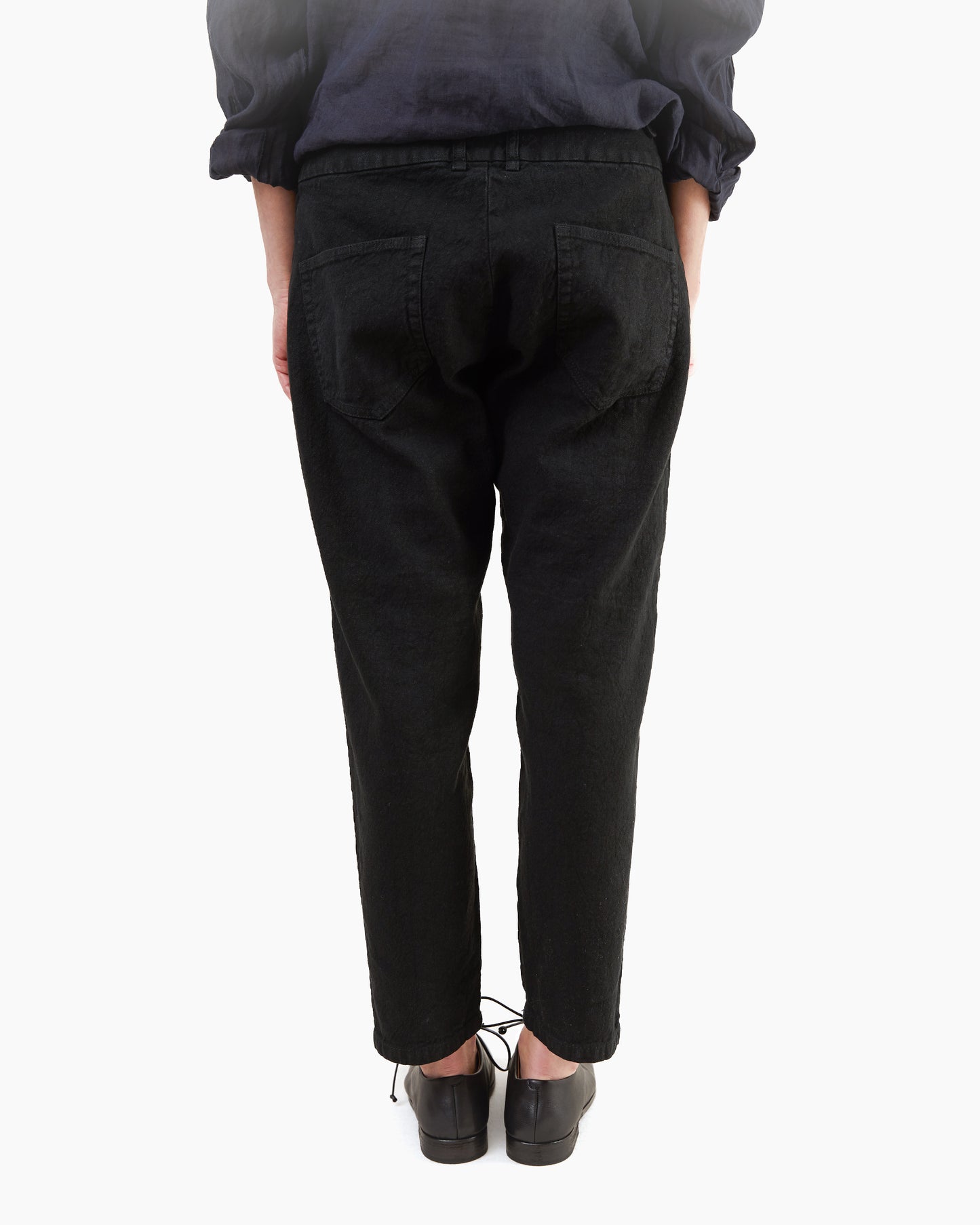 Pas de Calais High Density Plain Weave Cropped Pants in Black