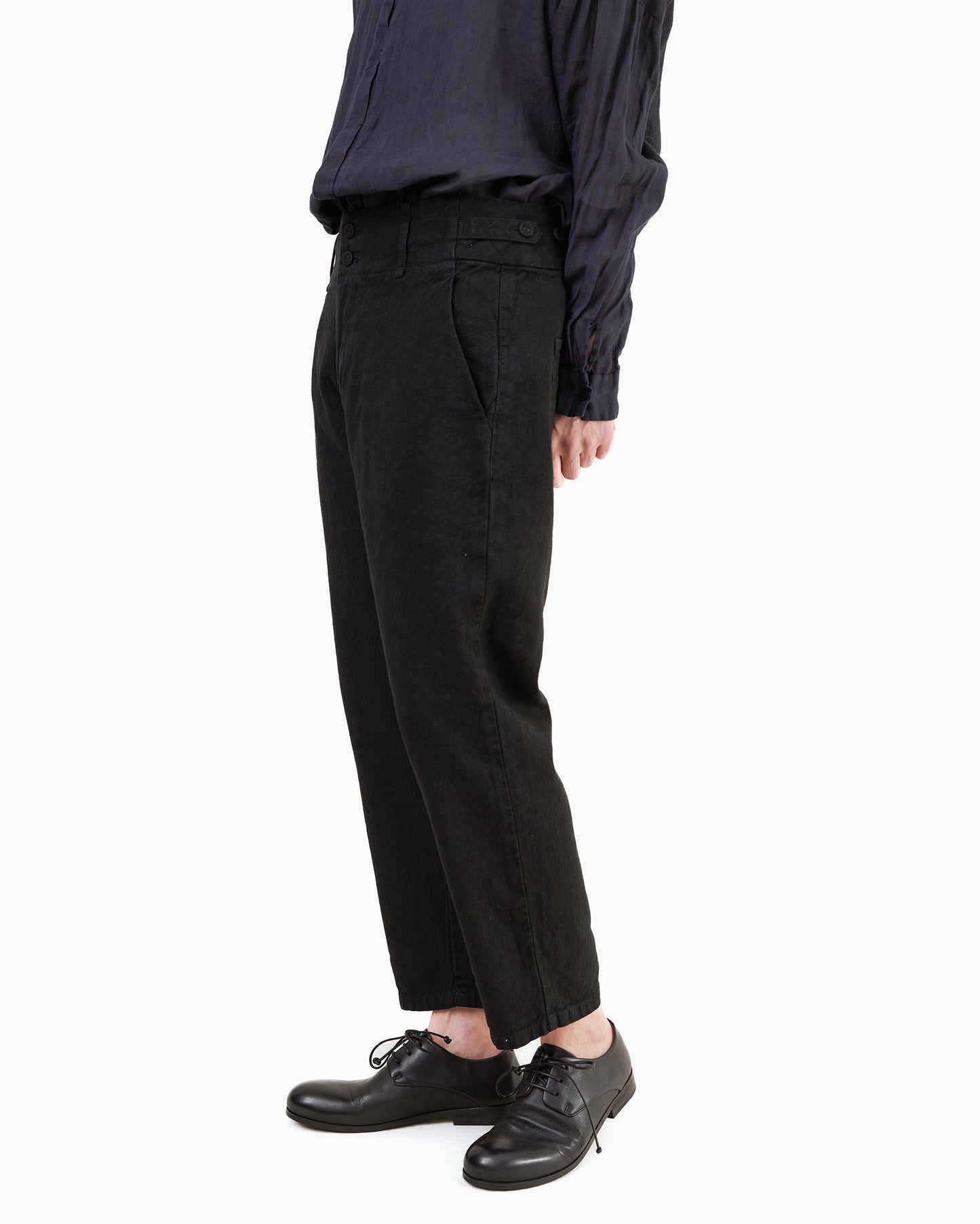 Pas de Calais High Density Plain Weave Cropped Pants in Black