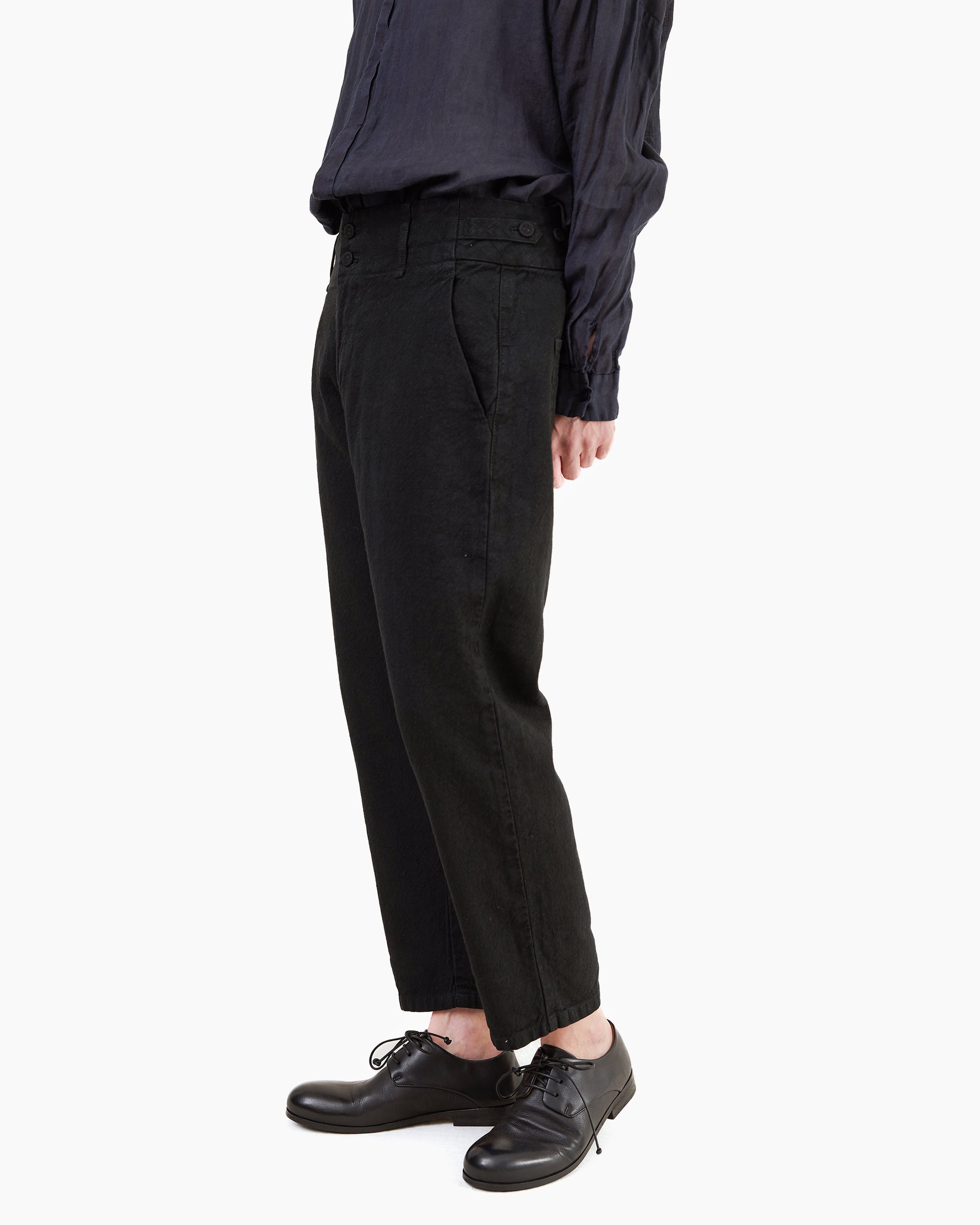 Pas de Calais High Density Plain Weave Cropped Pants in Black