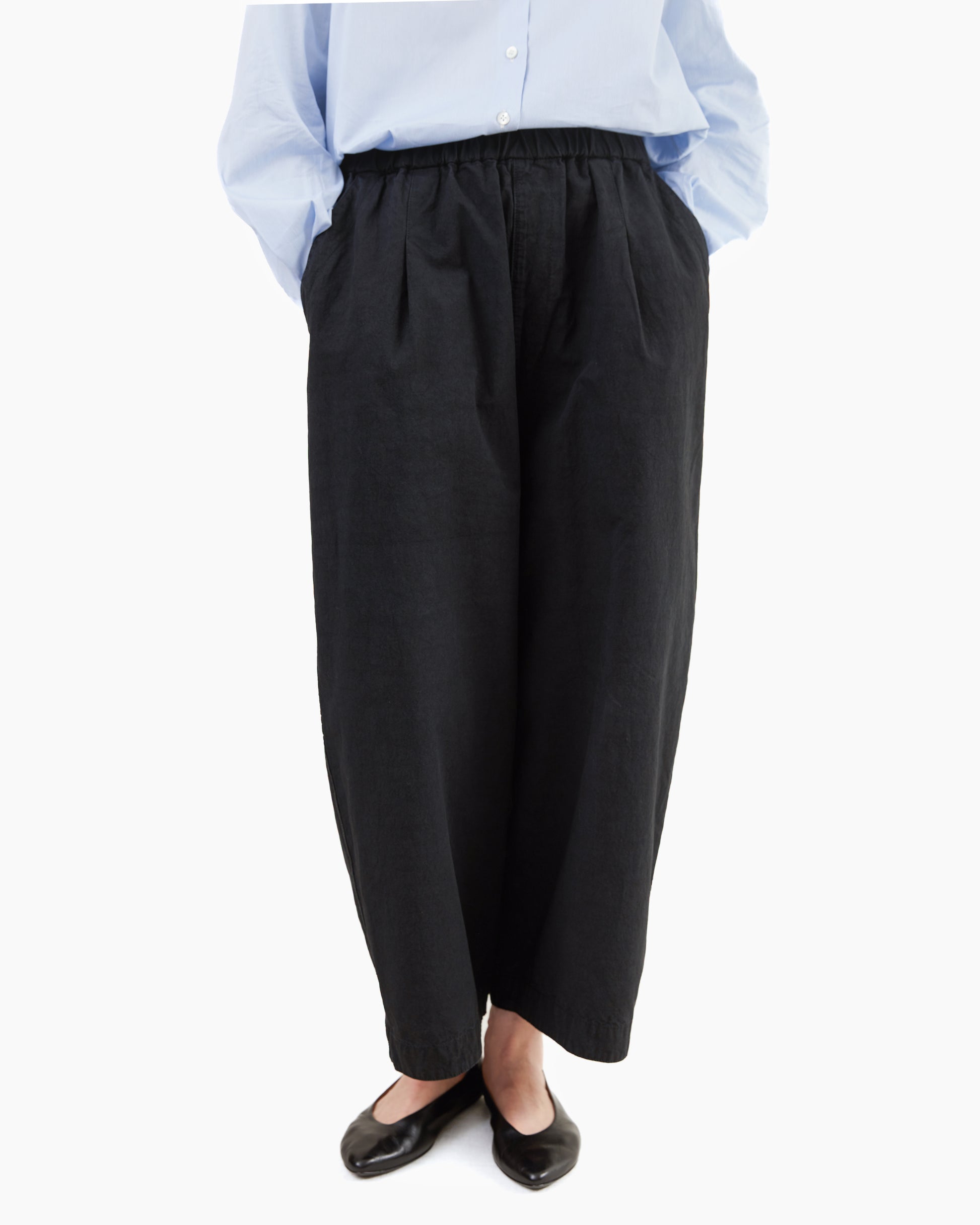 Pas de Calais High Density Plain Weave Cropped Pants in Black