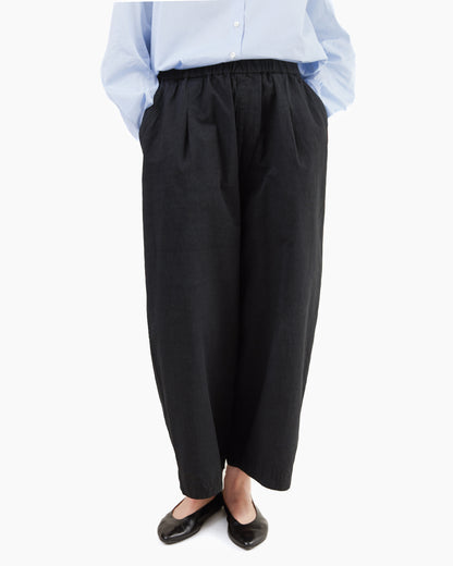 Pas de Calais High Density Plain Weave Cropped Pants in Black