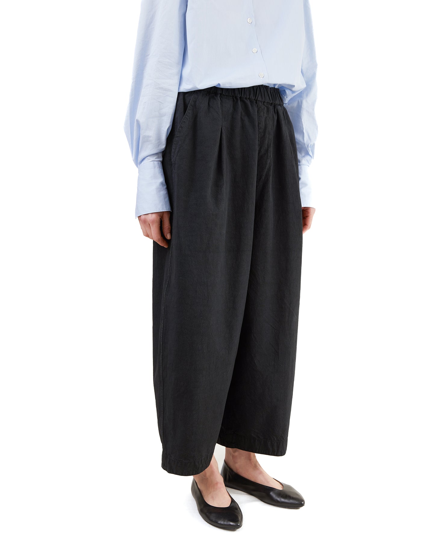 Pas de Calais High Density Plain Weave Cropped Pants in Black