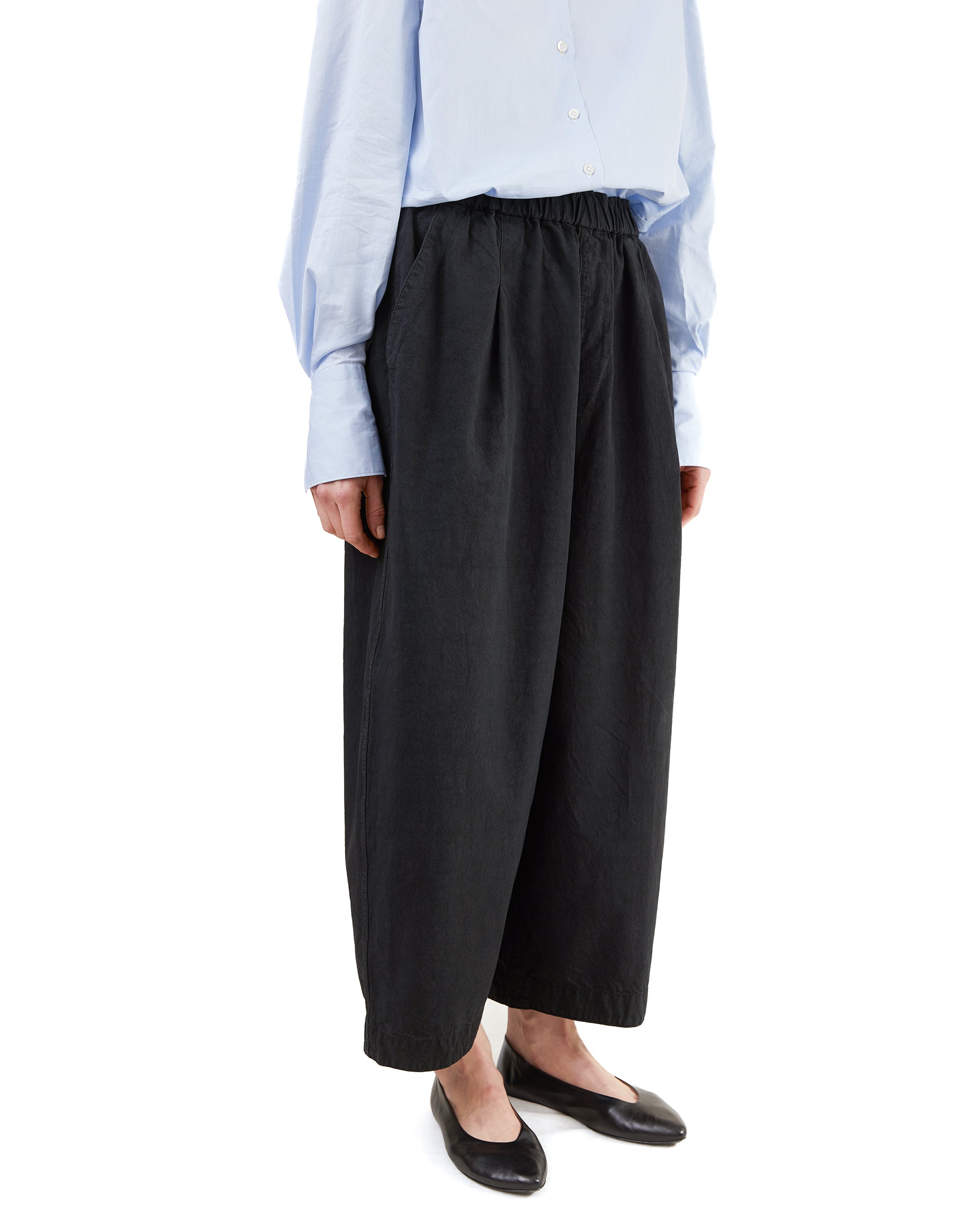 Pas de Calais High Density Plain Weave Cropped Pants in Black