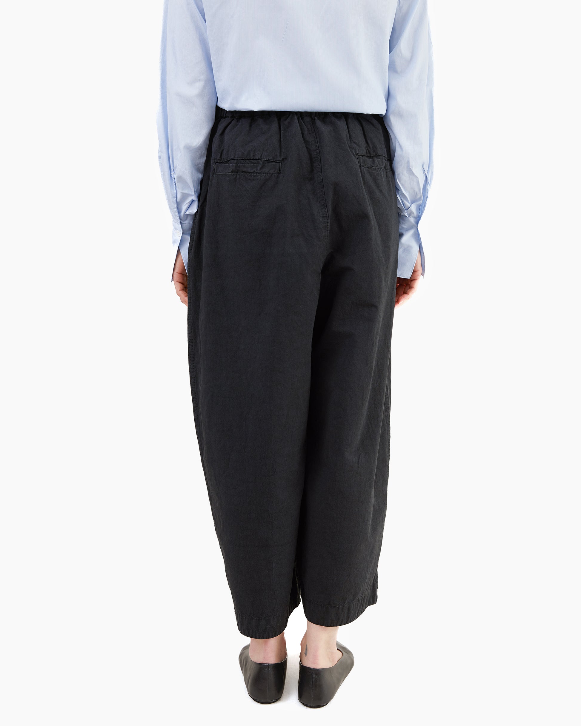Pas de Calais High Density Plain Weave Cropped Pants in Black