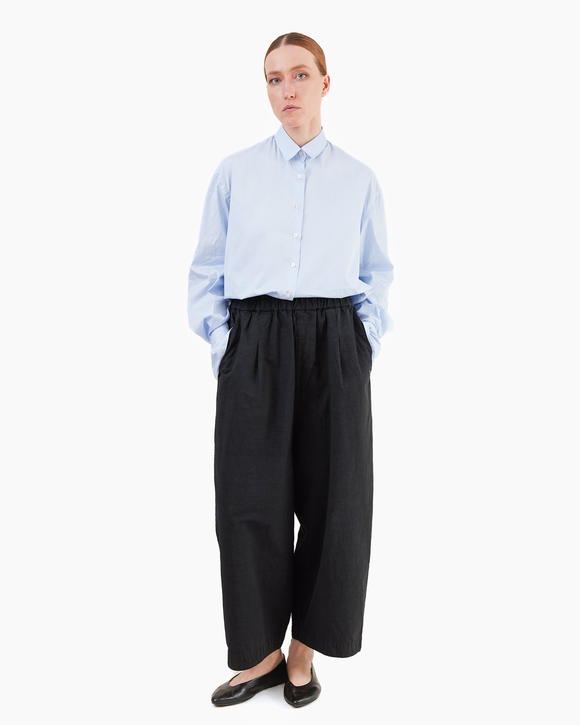 Pas de Calais High Density Plain Weave Cropped Pants in Black