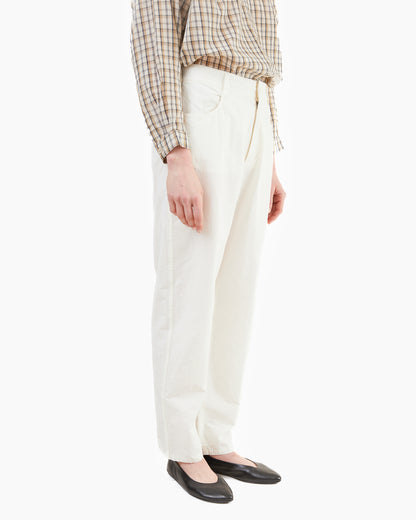Pas de Calais High Density Plain Weave Loose Slim Pants in Off White