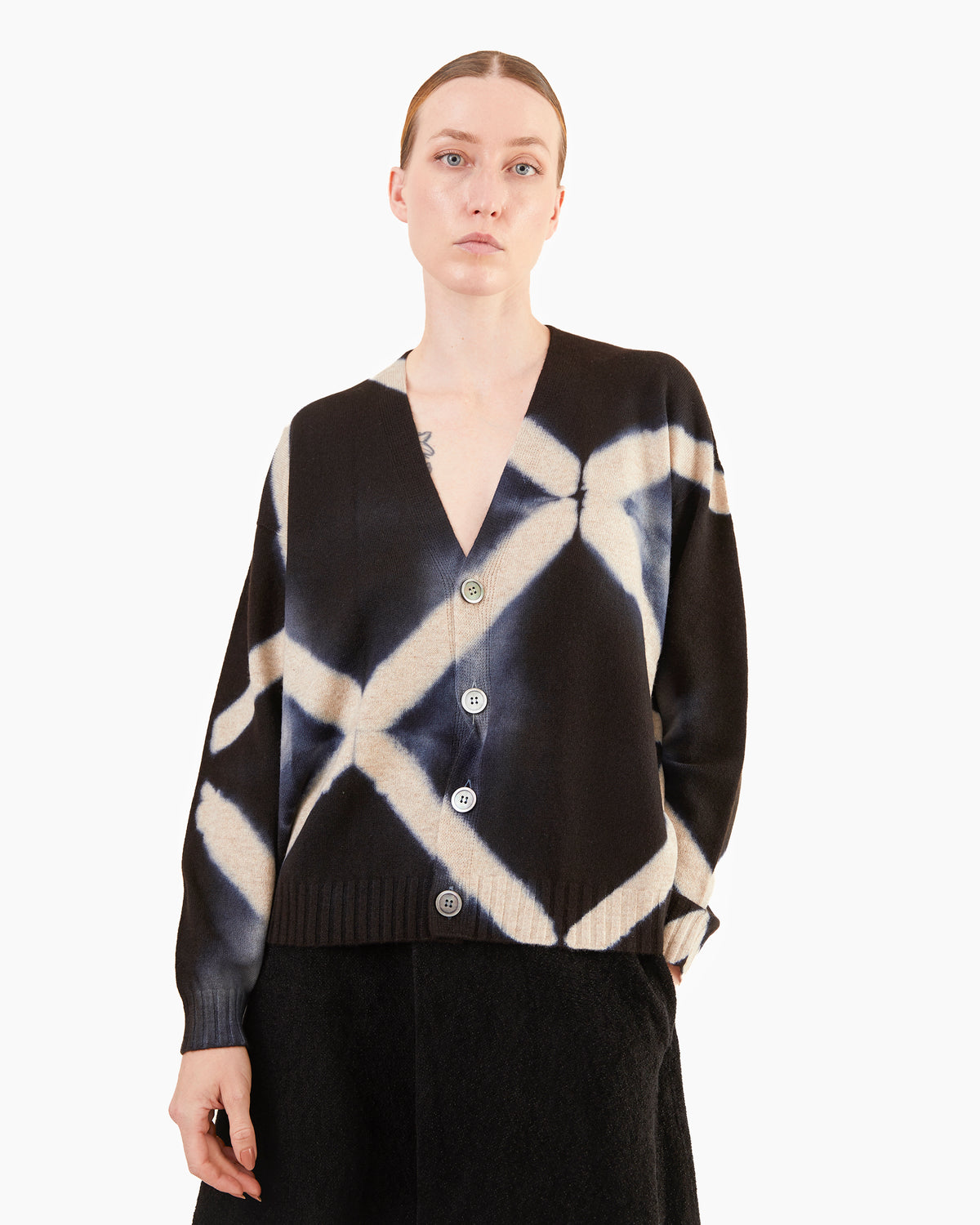 Suzusan Seamless Short Cardigan in Black-Sand Shibori