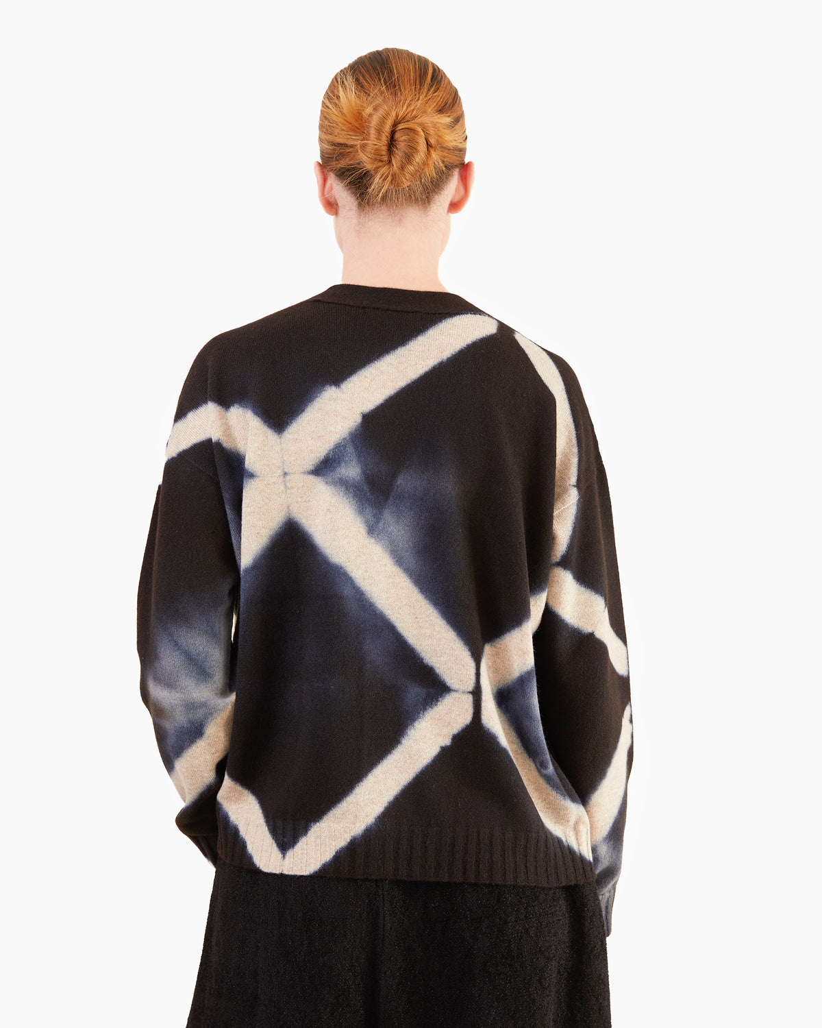 Suzusan Seamless Short Cardigan in Black-Sand Shibori