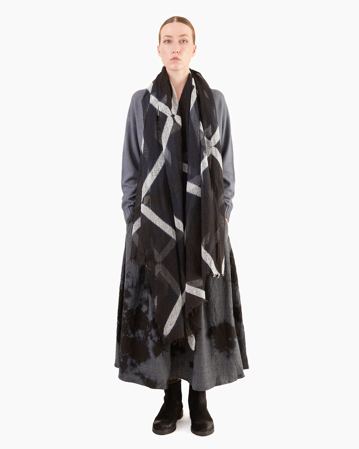 Suzusan Handwoven Featherweight Cashmere Shawl in Black/Light Grey